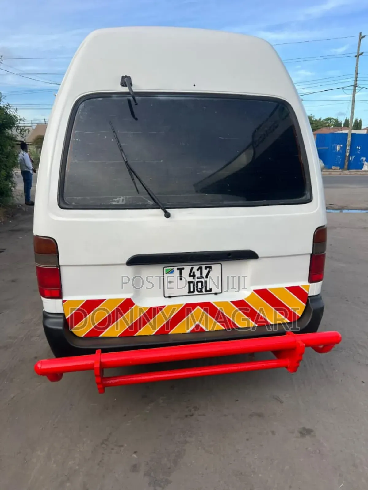 Toyota HiAce 2000 White
