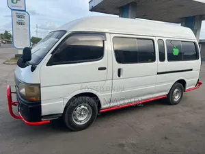 Toyota HiAce 2000 White