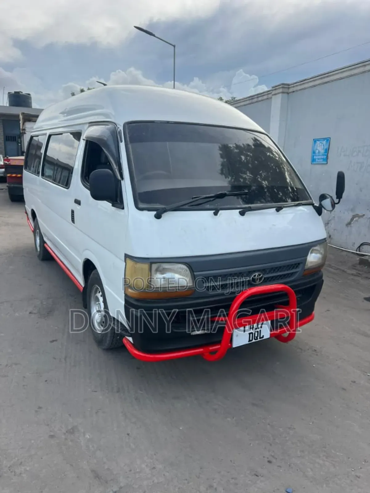 Toyota HiAce 2000 White