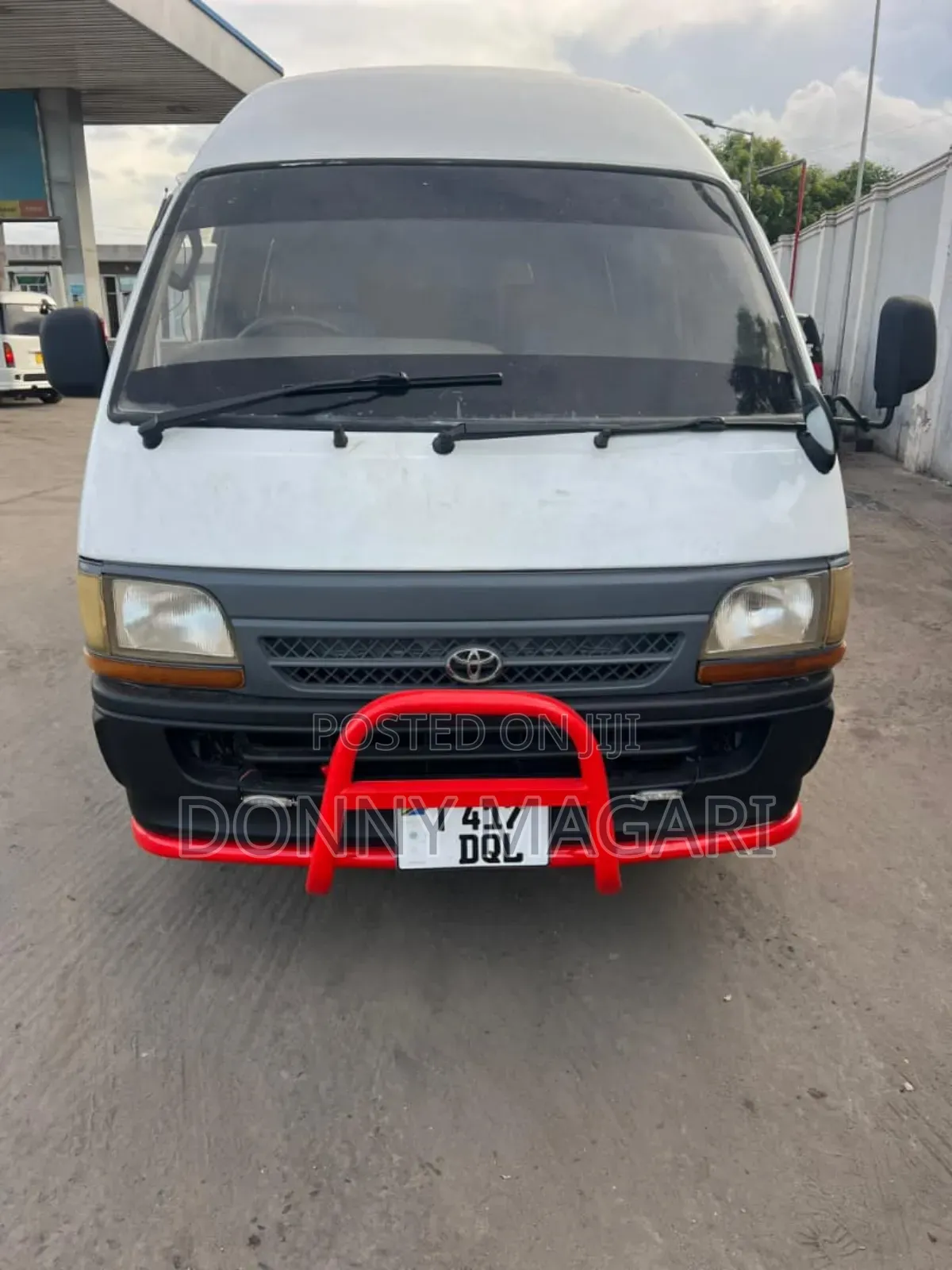 Toyota HiAce 2000 White