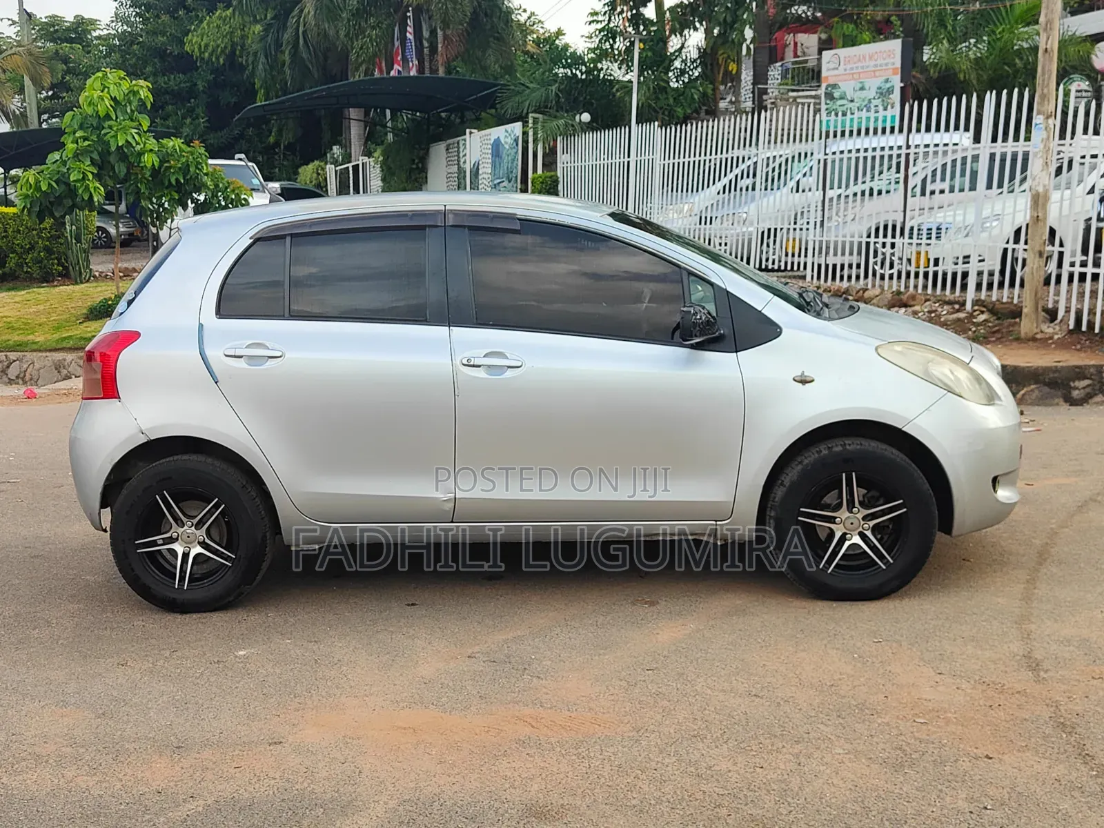 Toyota Vitz 2004 Silver