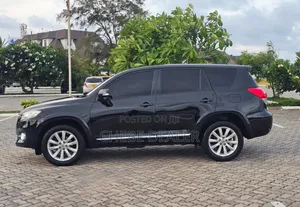 Toyota Vanguard 2011 Black