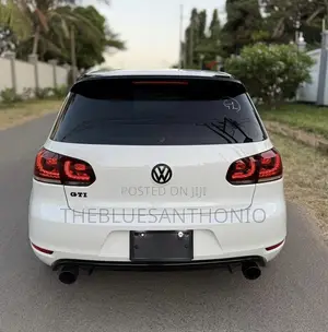 Volkswagen Golf 2011 Pearl