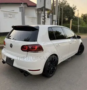Volkswagen Golf 2011 Pearl