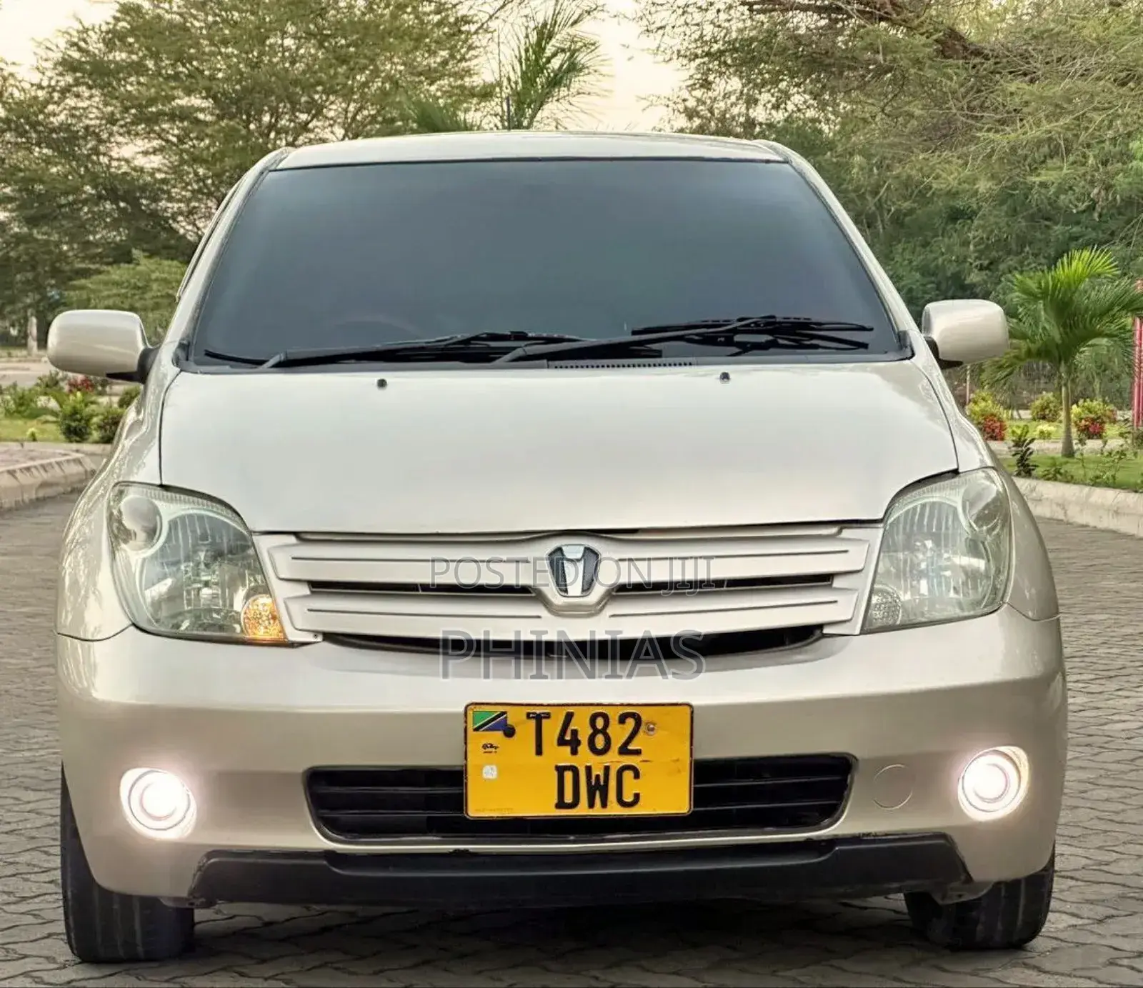 Toyota IST 2004 Beige
