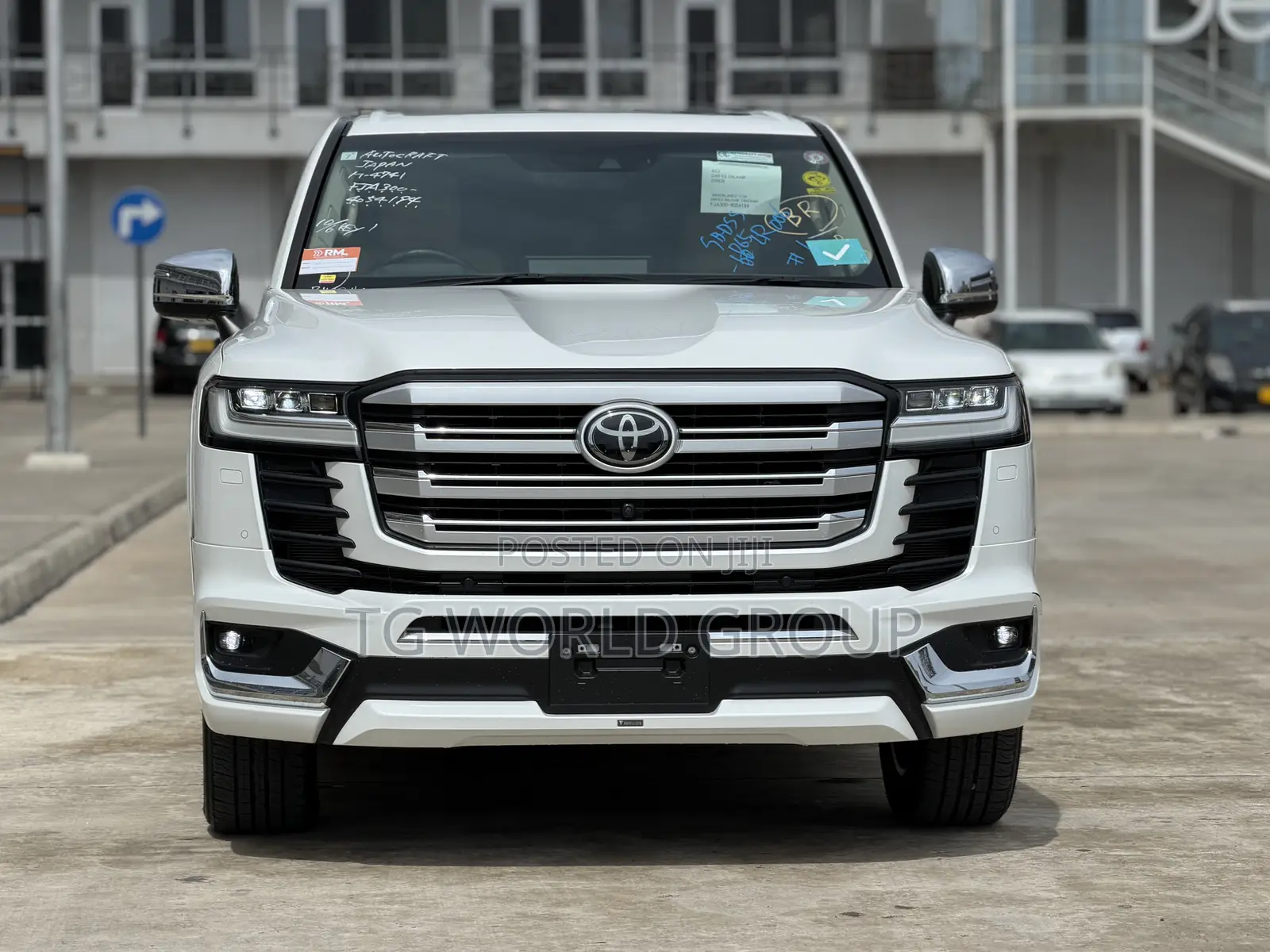Toyota Land Cruiser LC300 2023 White