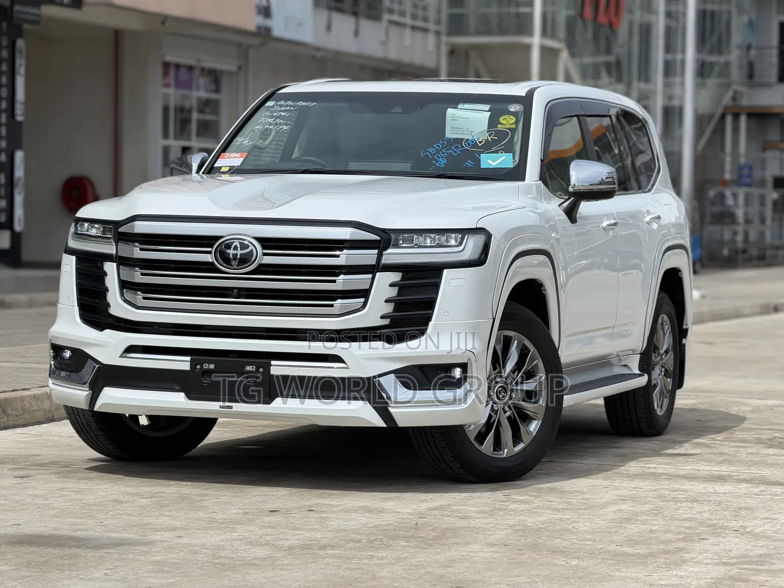 Toyota Land Cruiser LC300 2023 White