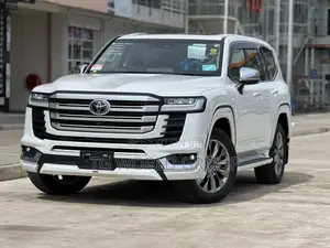Toyota Land Cruiser LC300 2023 White