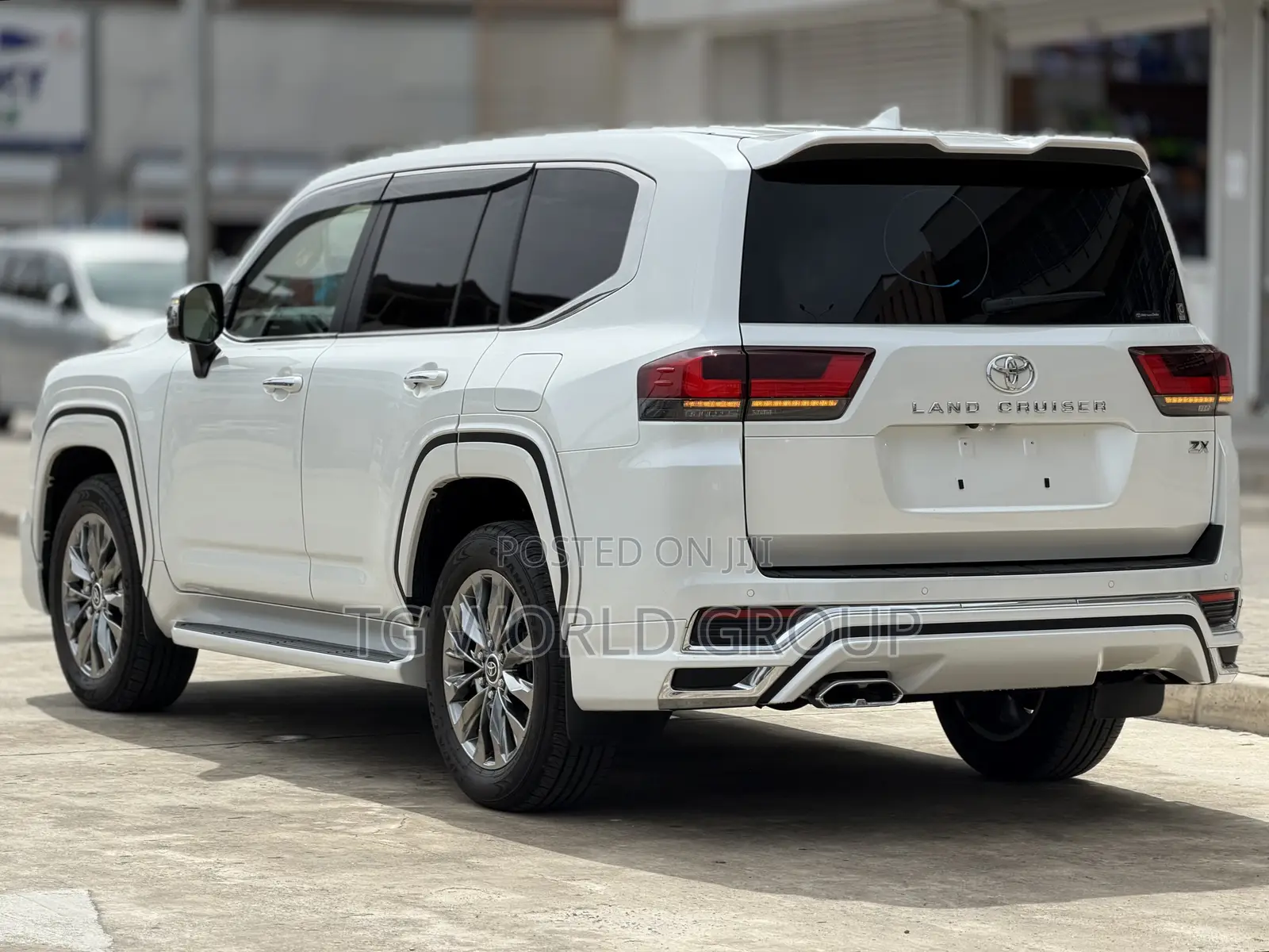 Toyota Land Cruiser LC300 2023 White