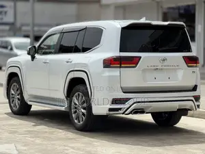 Toyota Land Cruiser LC300 2023 White