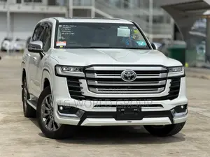 Toyota Land Cruiser LC300 2023 White