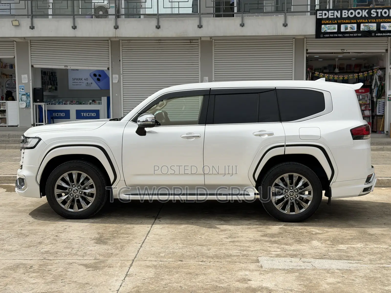 Toyota Land Cruiser LC300 2023 White