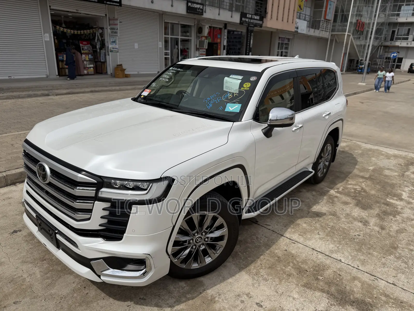 Toyota Land Cruiser LC300 2023 White