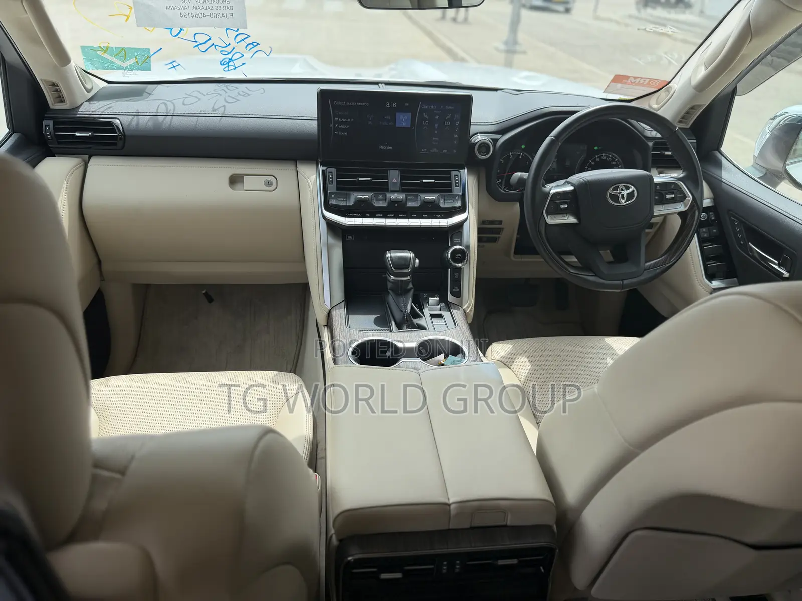 Toyota Land Cruiser LC300 2023 White