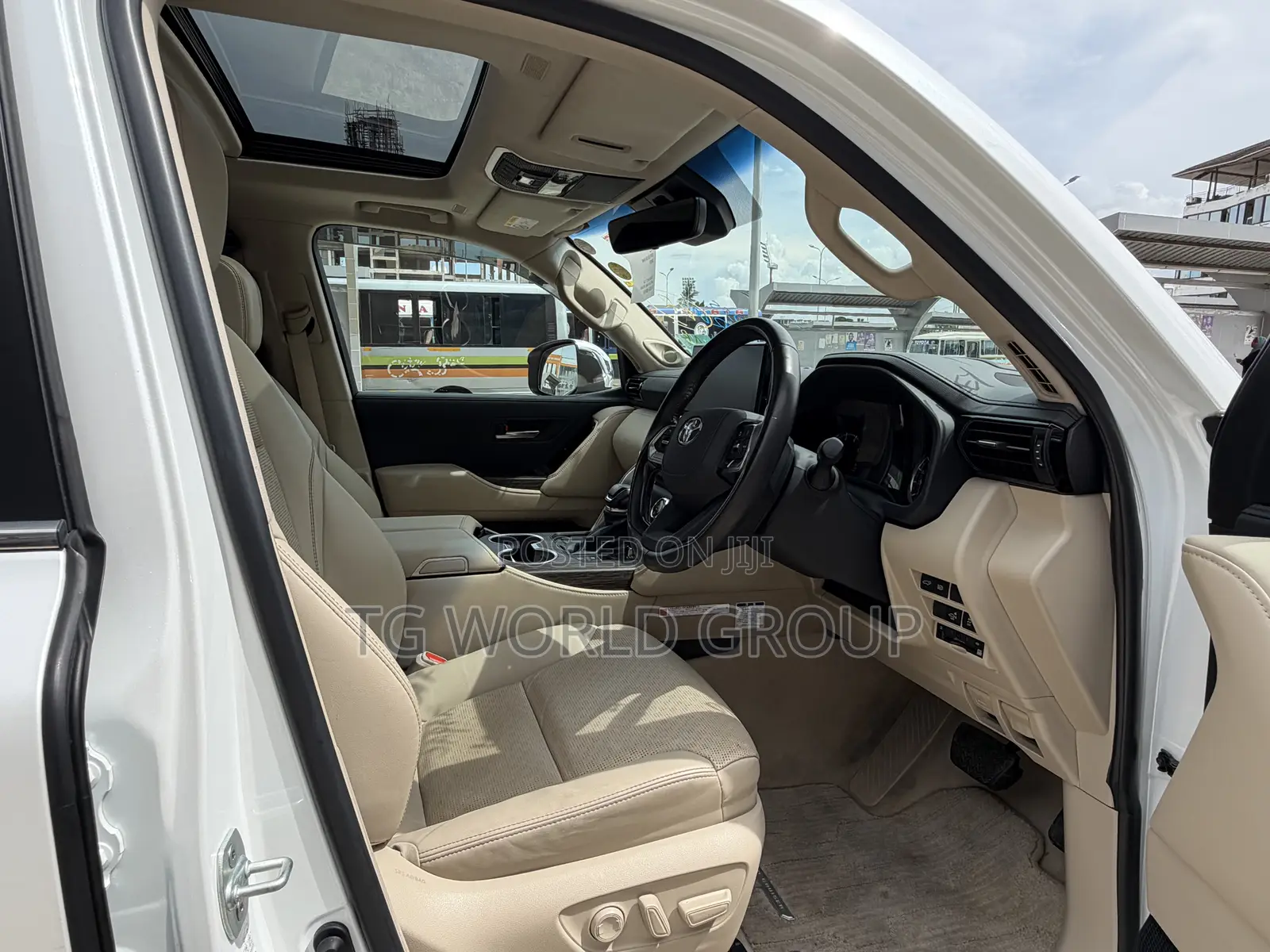 Toyota Land Cruiser LC300 2023 White
