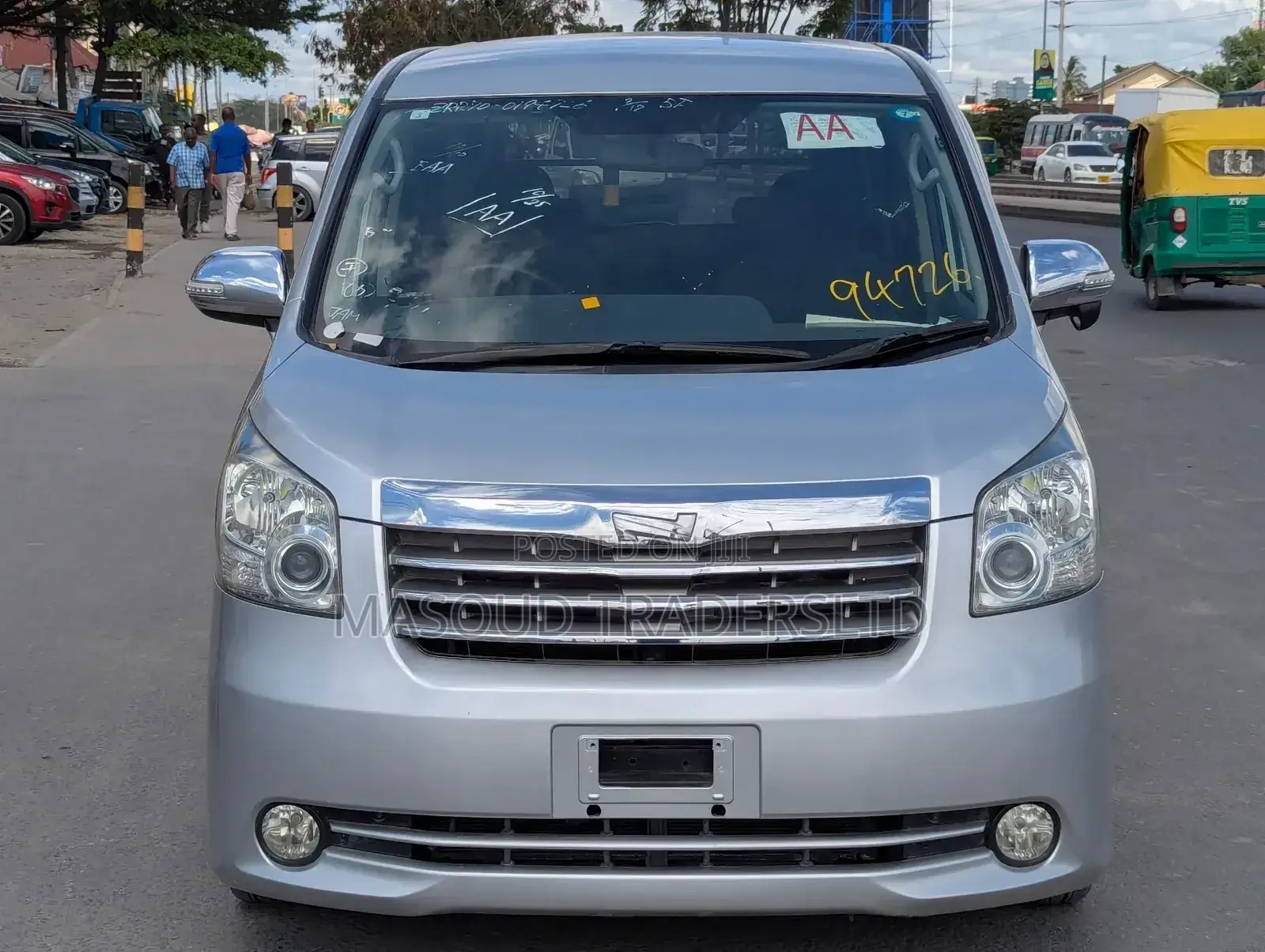 Toyota Noah 2009 Silver