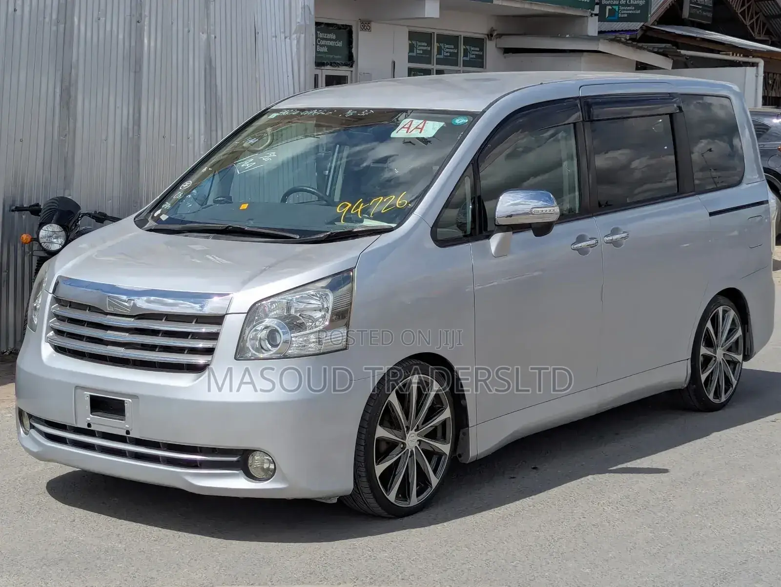 Toyota Noah 2009 Silver