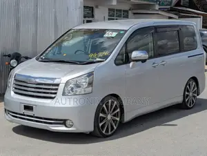 Toyota Noah 2009 Silver