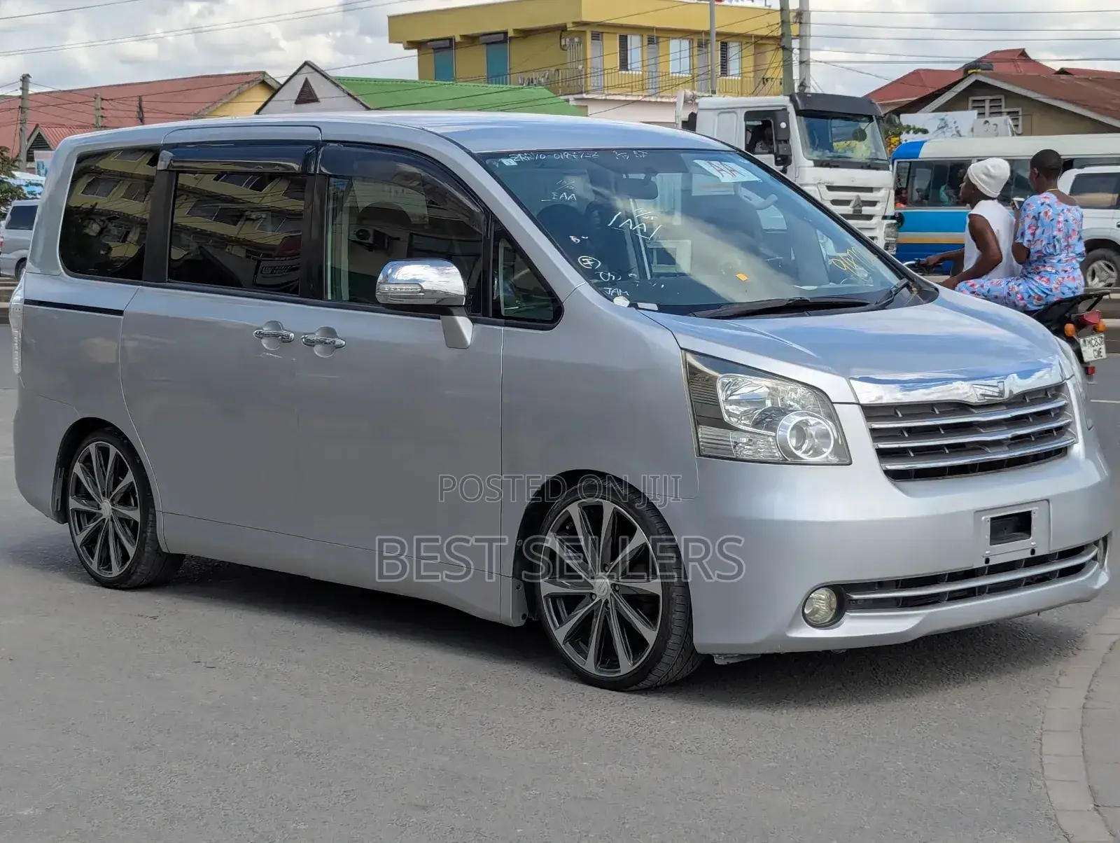 Toyota Noah 2009 Silver