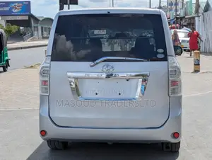 Toyota Noah 2009 Silver