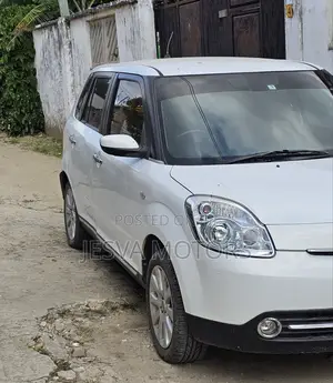 Mazda Verisa 2009 Pearl