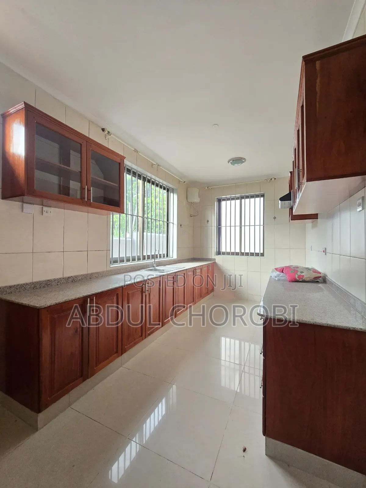 3bdrm Villa in Ada Estate for rent