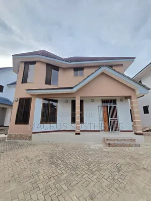 4bdrm Villa in Ada Estate for rent