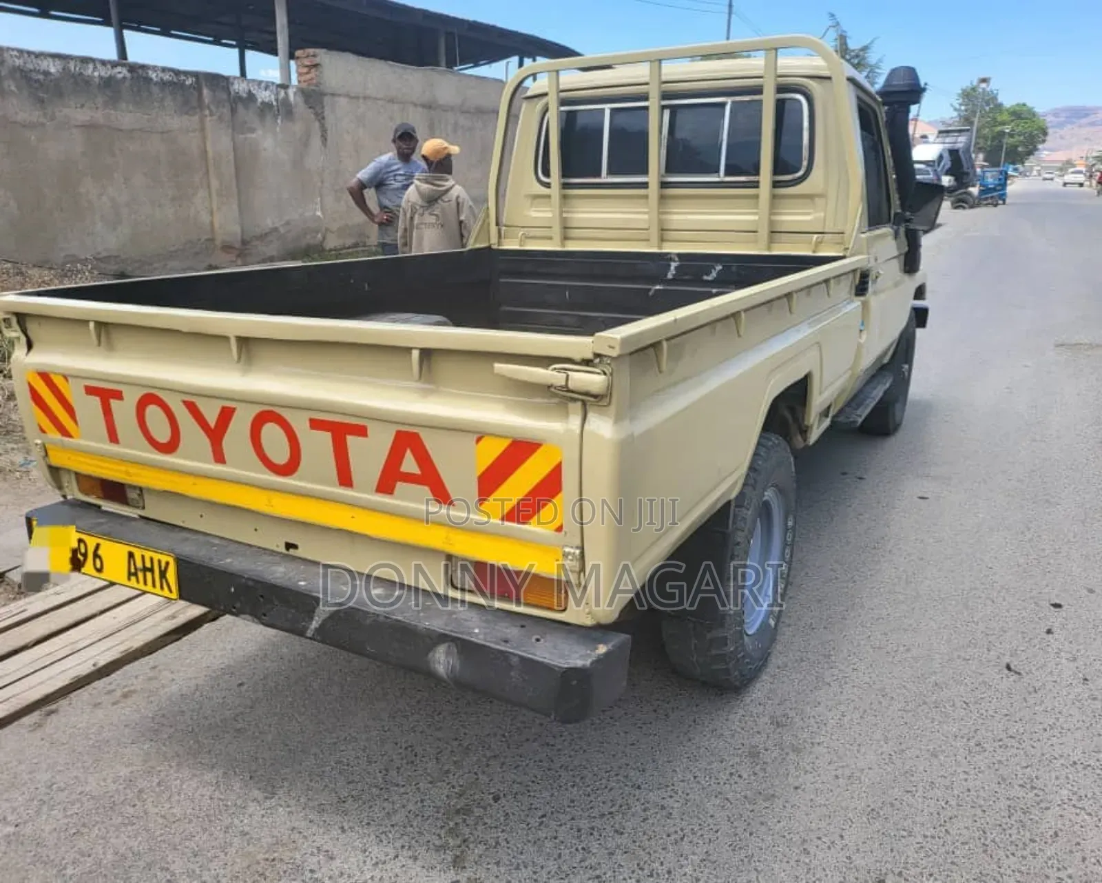 Toyota Land Cruiser 4x4 2005 Gold