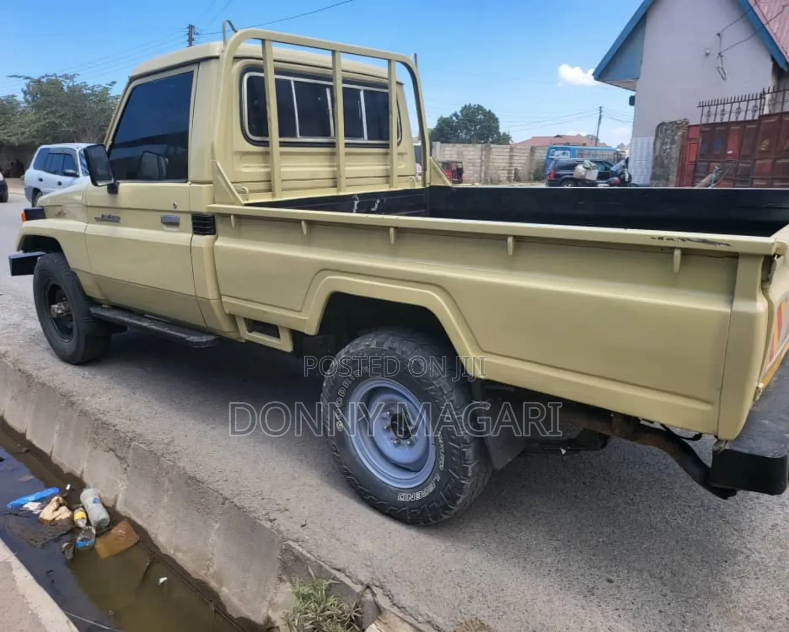 Toyota Land Cruiser 4x4 2005 Gold