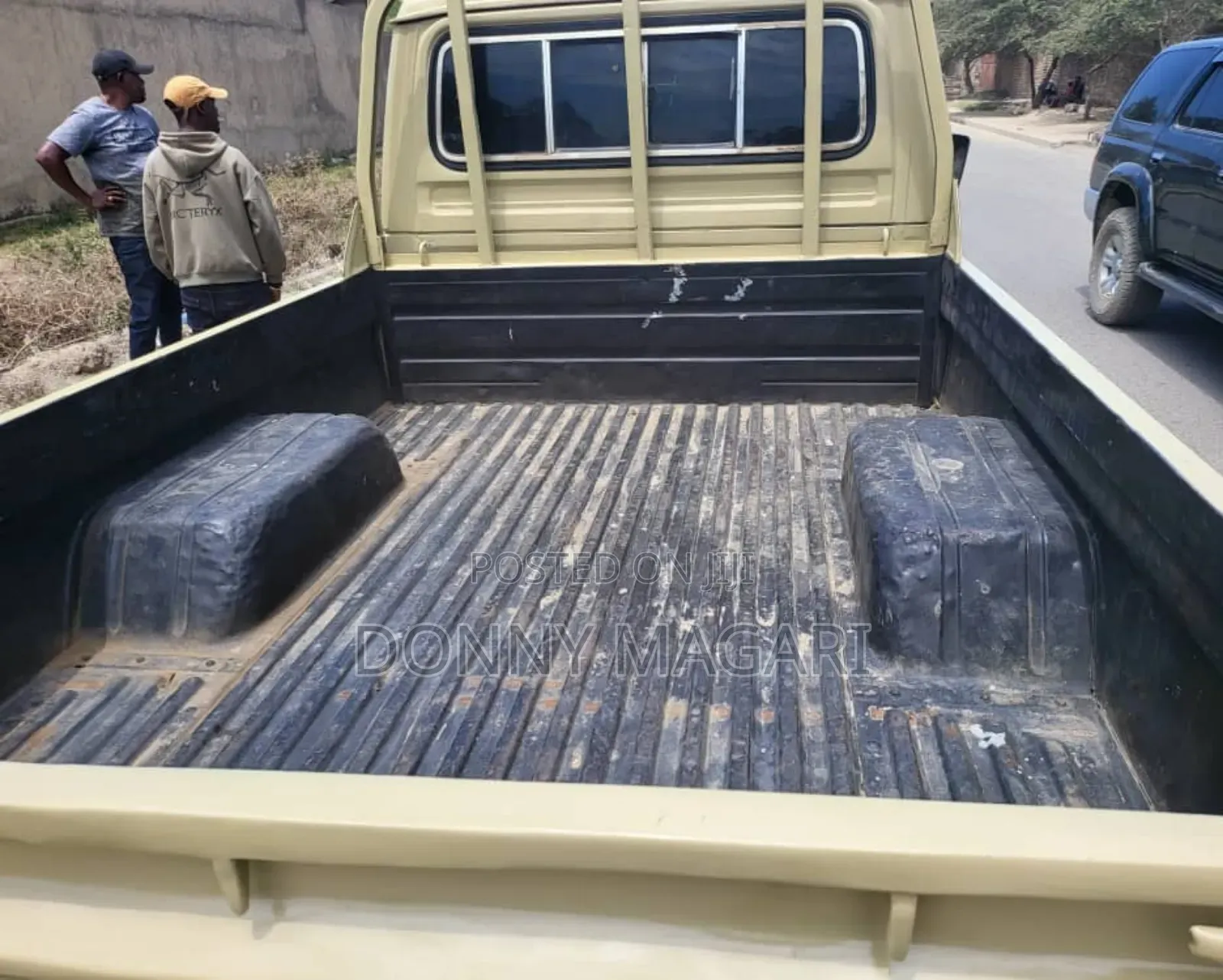 Toyota Land Cruiser 4x4 2005 Gold