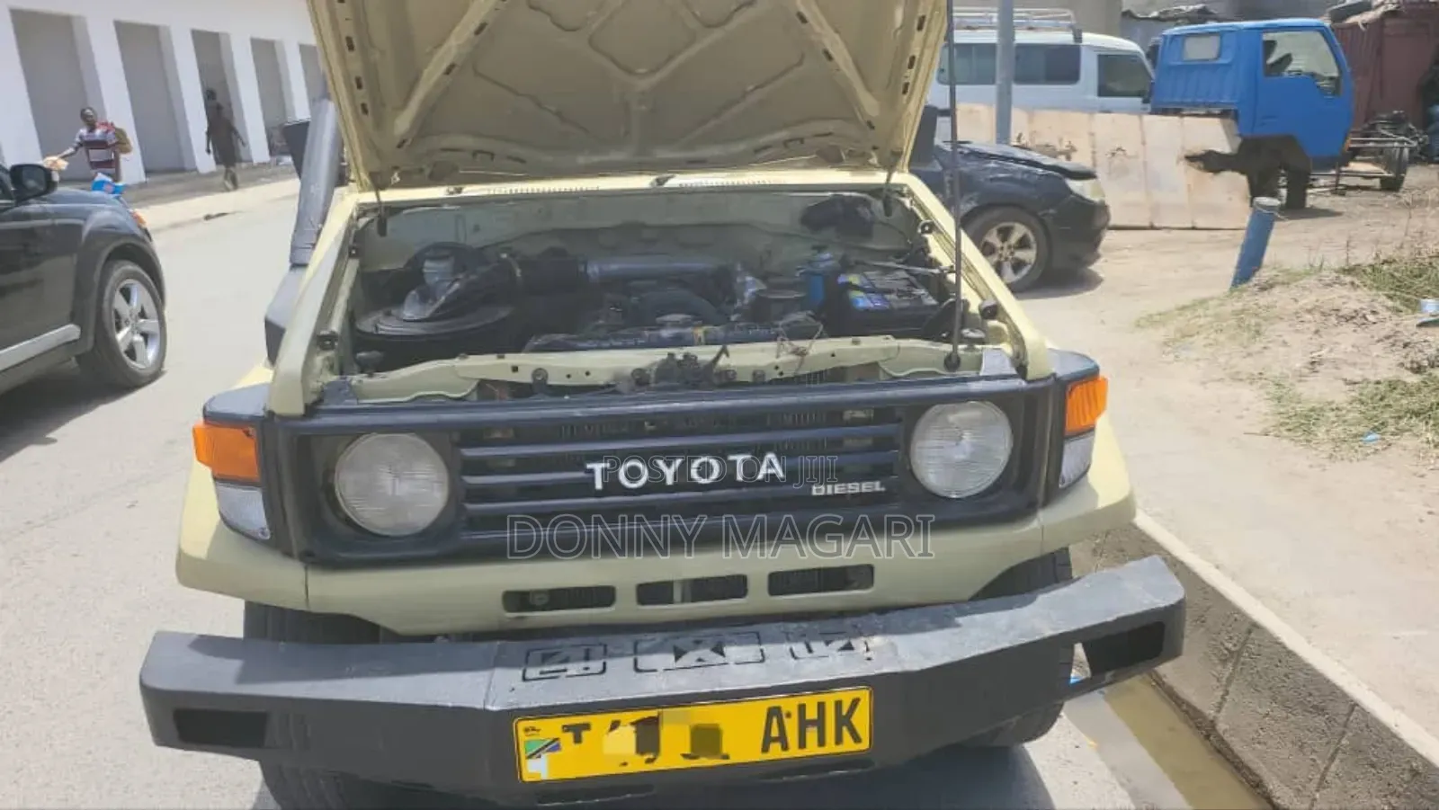 Toyota Land Cruiser 4x4 2005 Gold