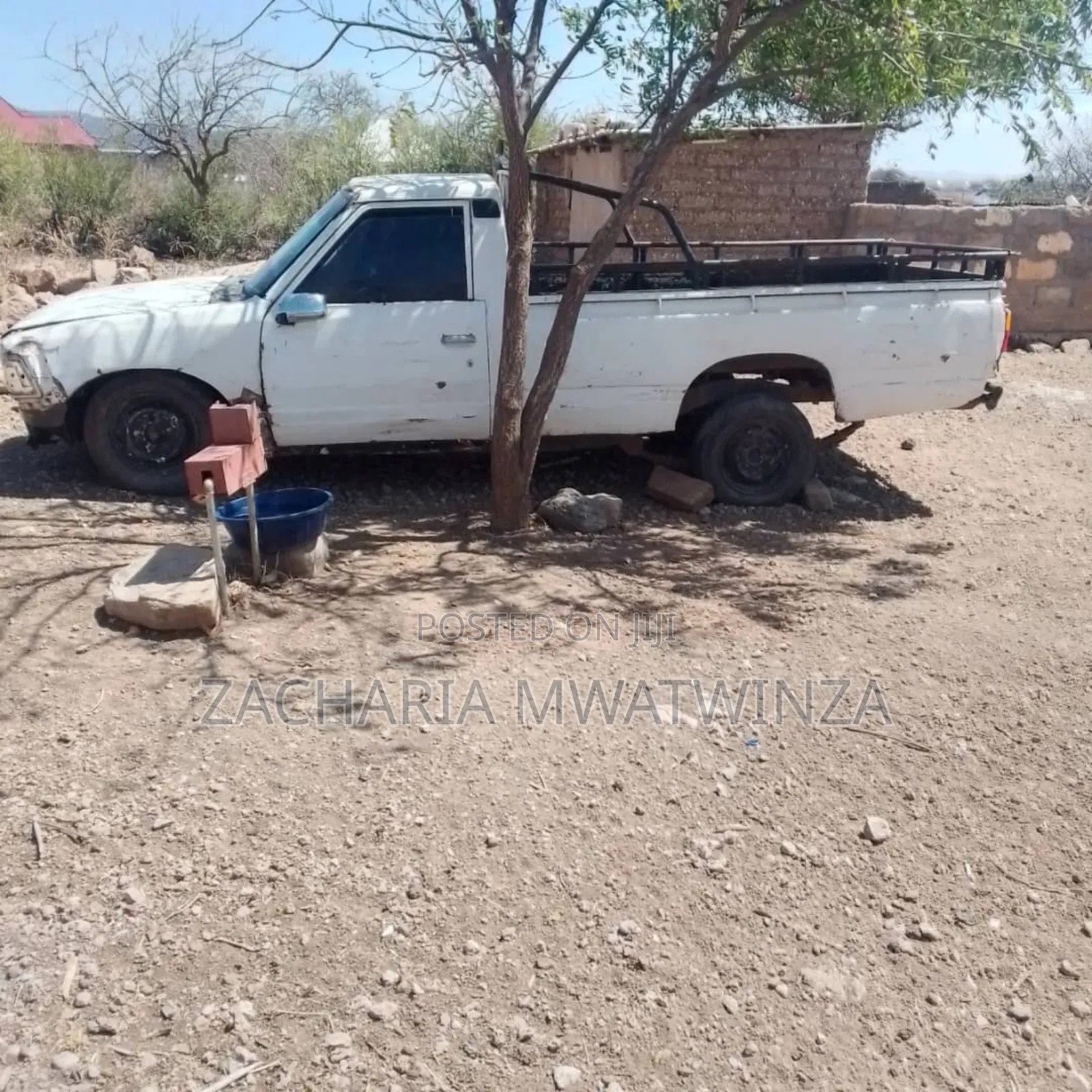 Nissan Pick-Up 2000 White