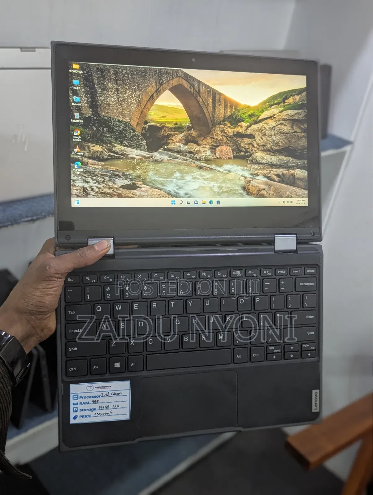 New Laptop Lenovo 300e 4GB Intel Celeron SSHD+SSD 128GB