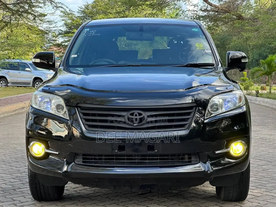 Toyota Vanguard 2011 Black