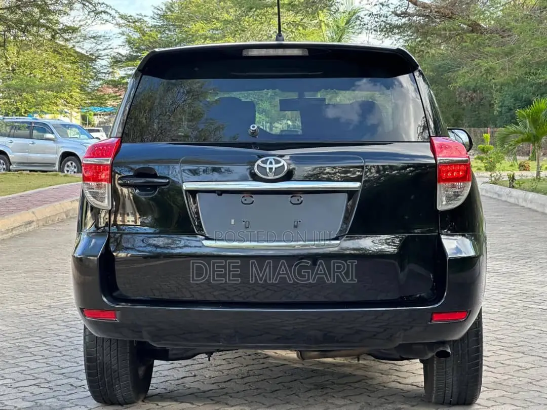 Toyota Vanguard 2011 Black