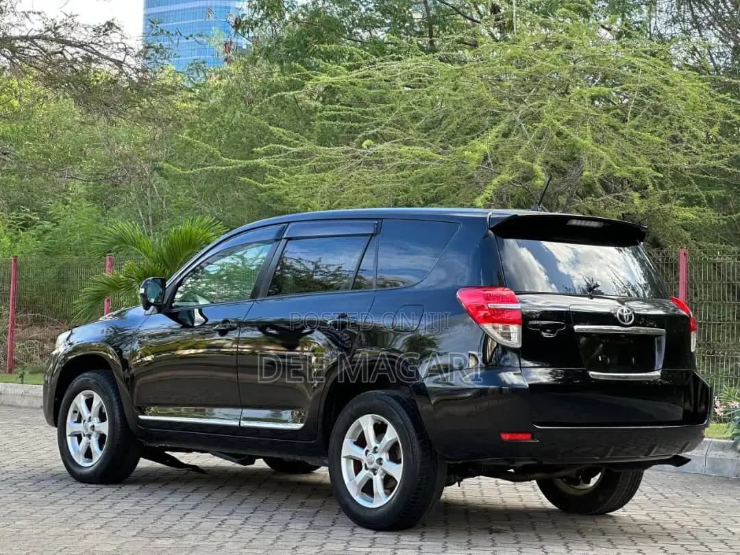 Toyota Vanguard 2011 Black