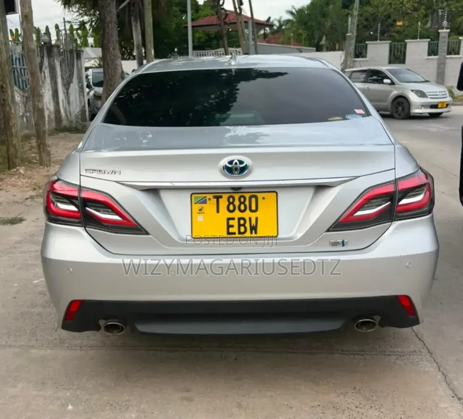 Toyota Crown 2018 Silver