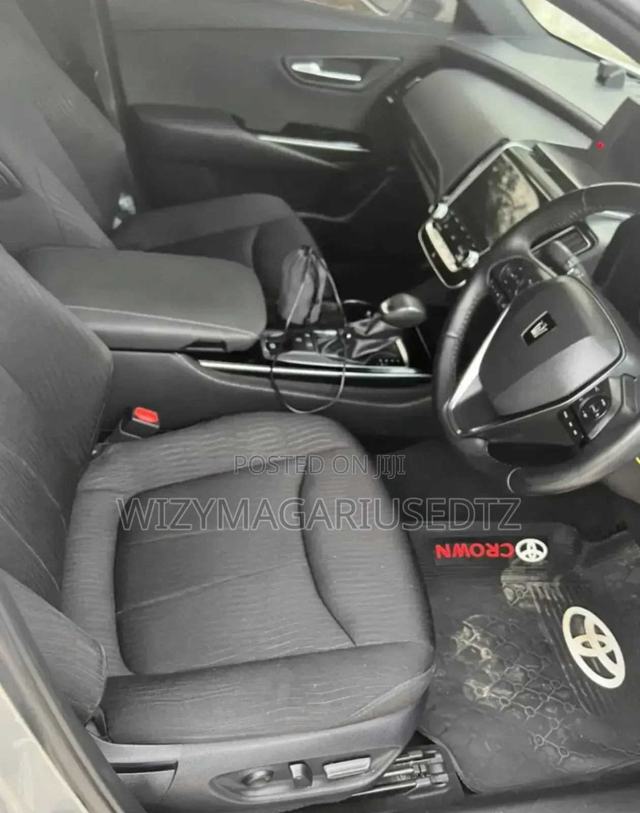 Toyota Crown 2018 Silver