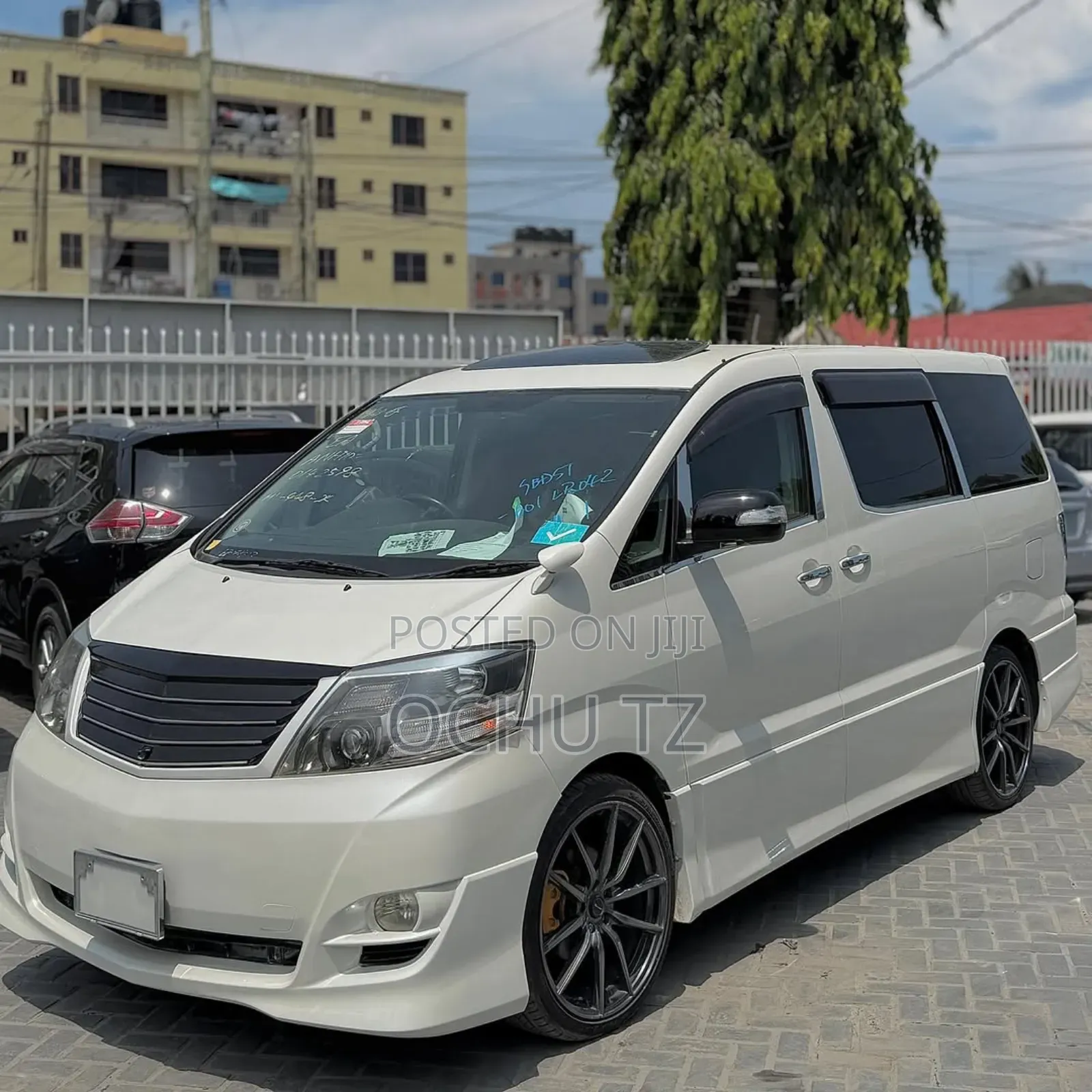 Toyota Alphard 2.4 Petrol AWD 2005 White