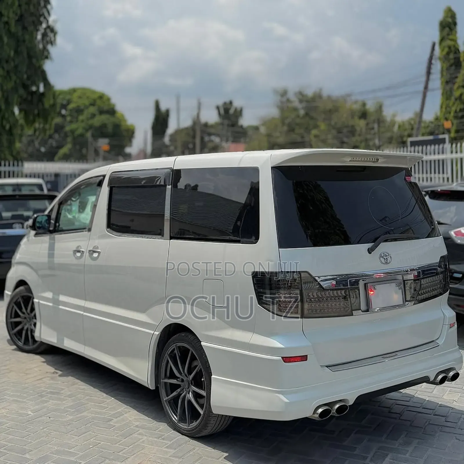 Toyota Alphard 2.4 Petrol AWD 2005 White
