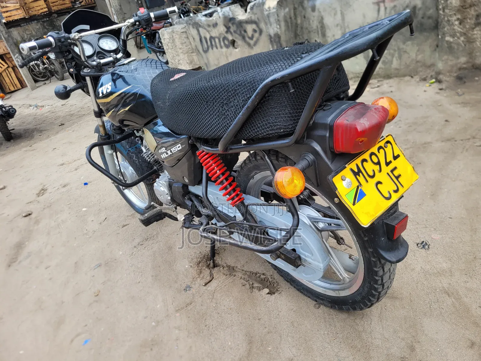 TVS HLX Plus ES 2025 Black