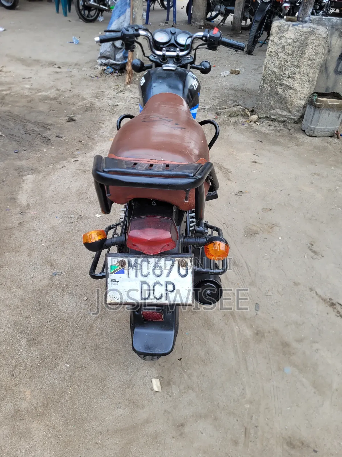 TVS HLX 125 2025 Black