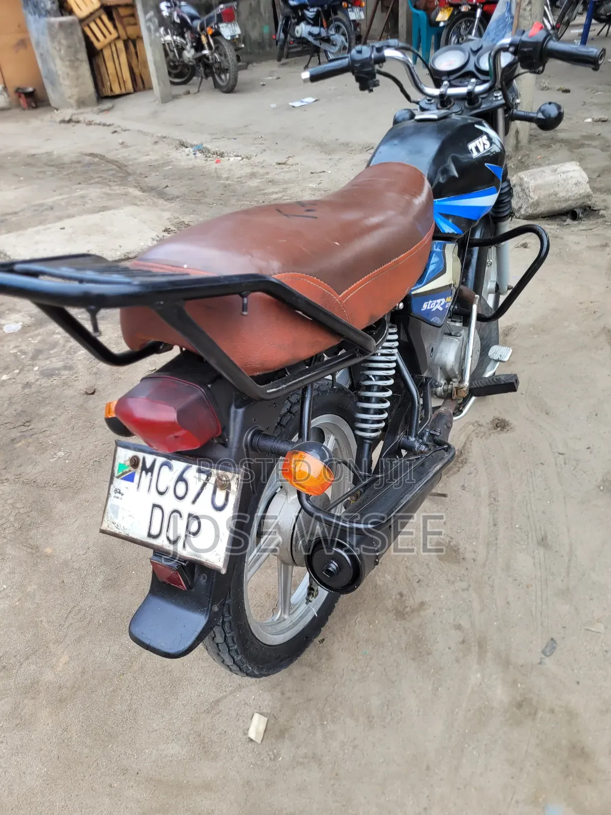 TVS HLX 125 2025 Black