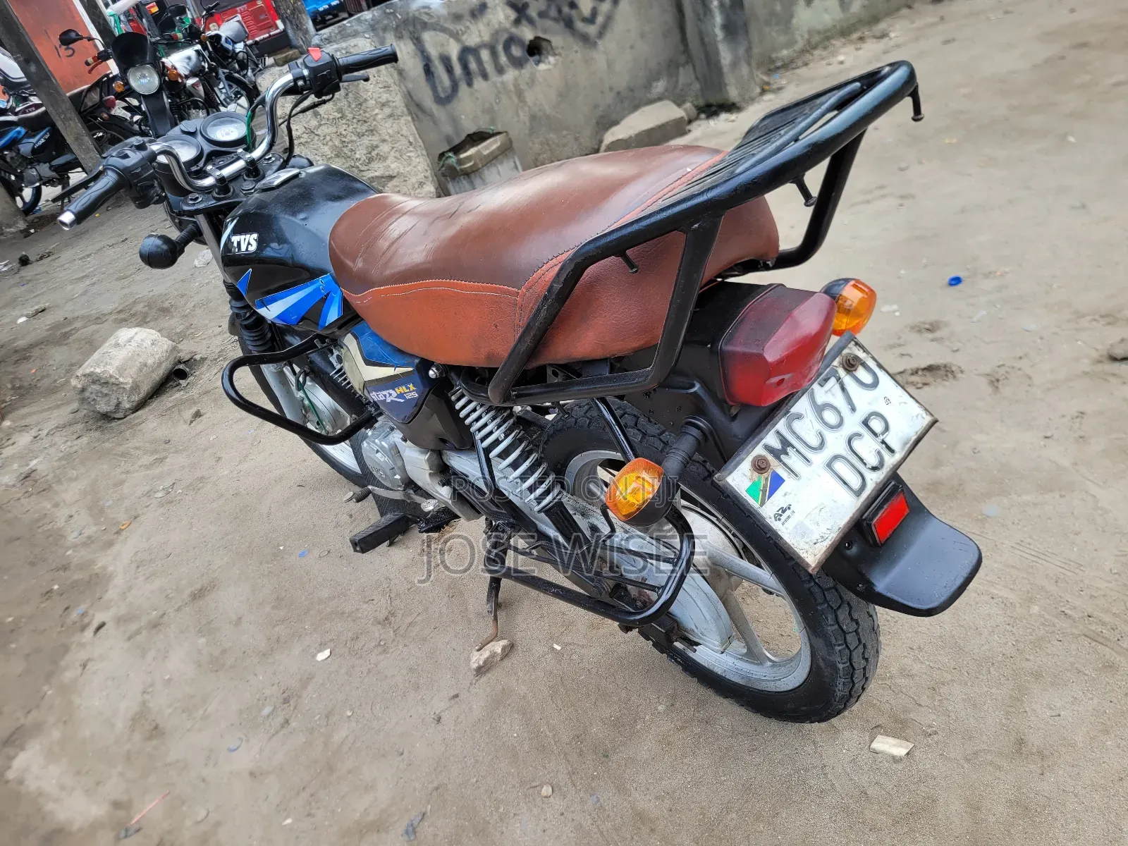 TVS HLX 125 2025 Black