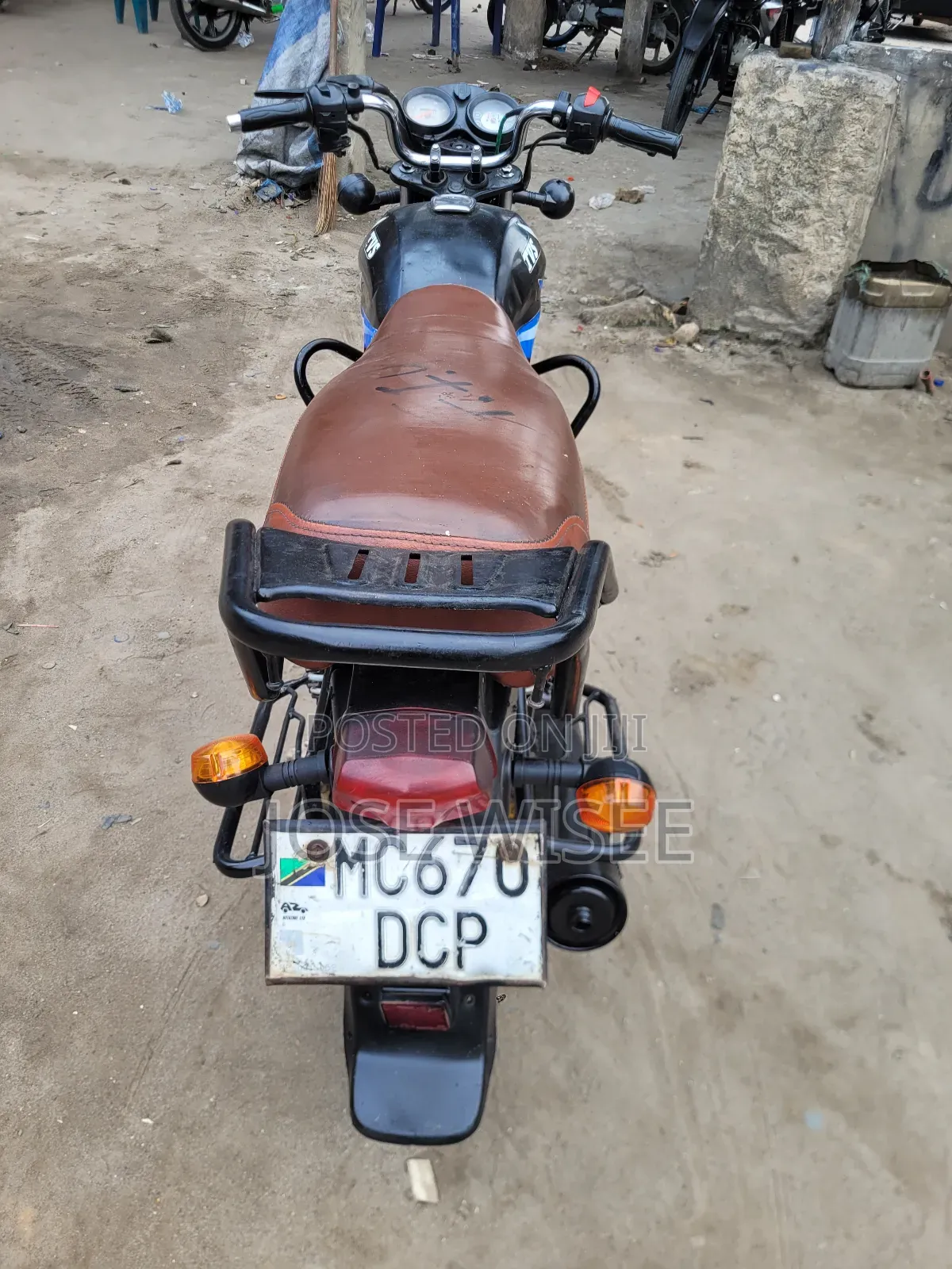 TVS HLX 125 2025 Black