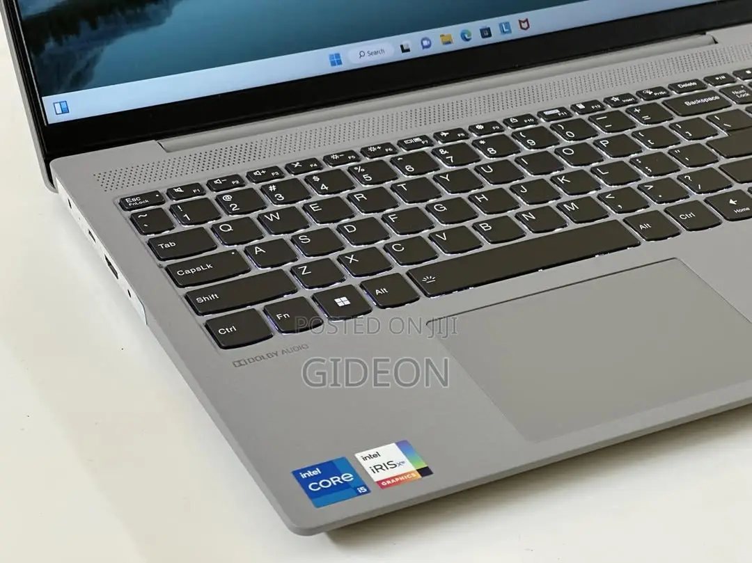 New Laptop Lenovo IdeaPad 520 8GB Intel Core Ultra 5 SSD 512GB