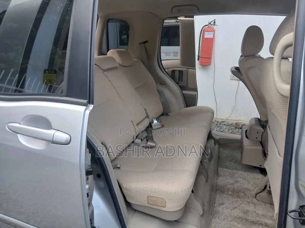 Toyota Raum 2008 Silver