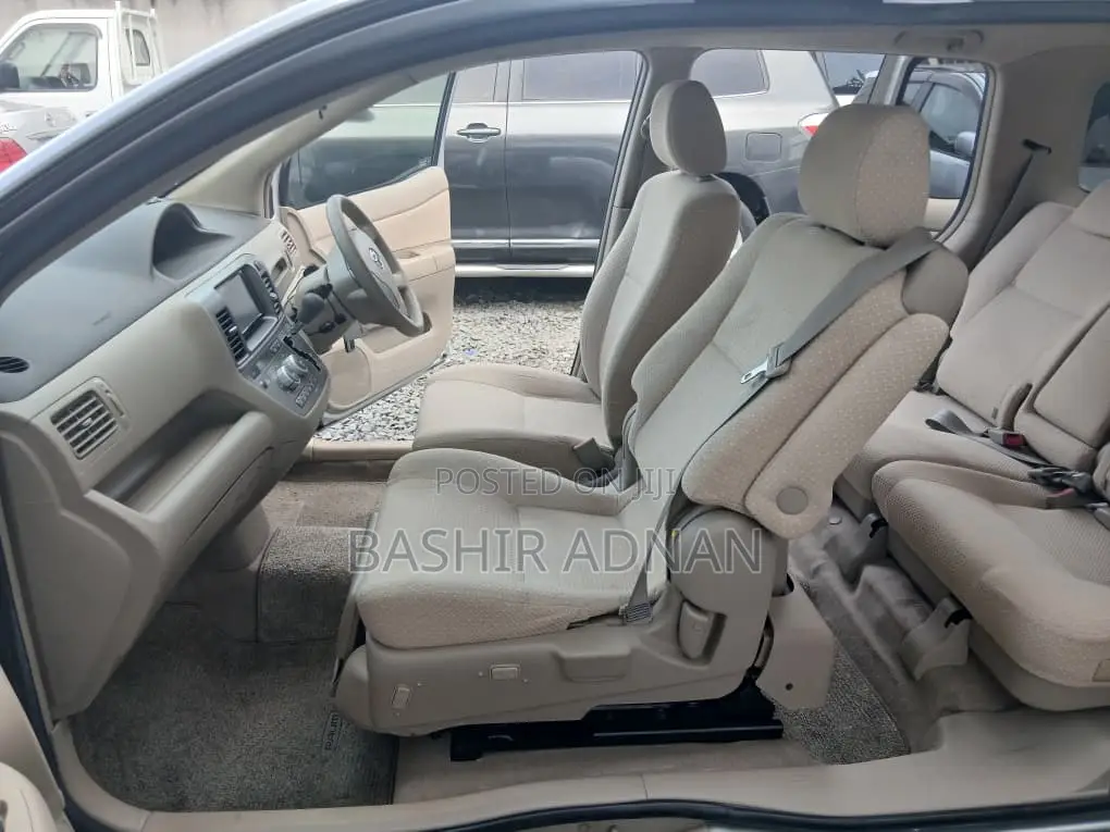 Toyota Raum 2008 Silver