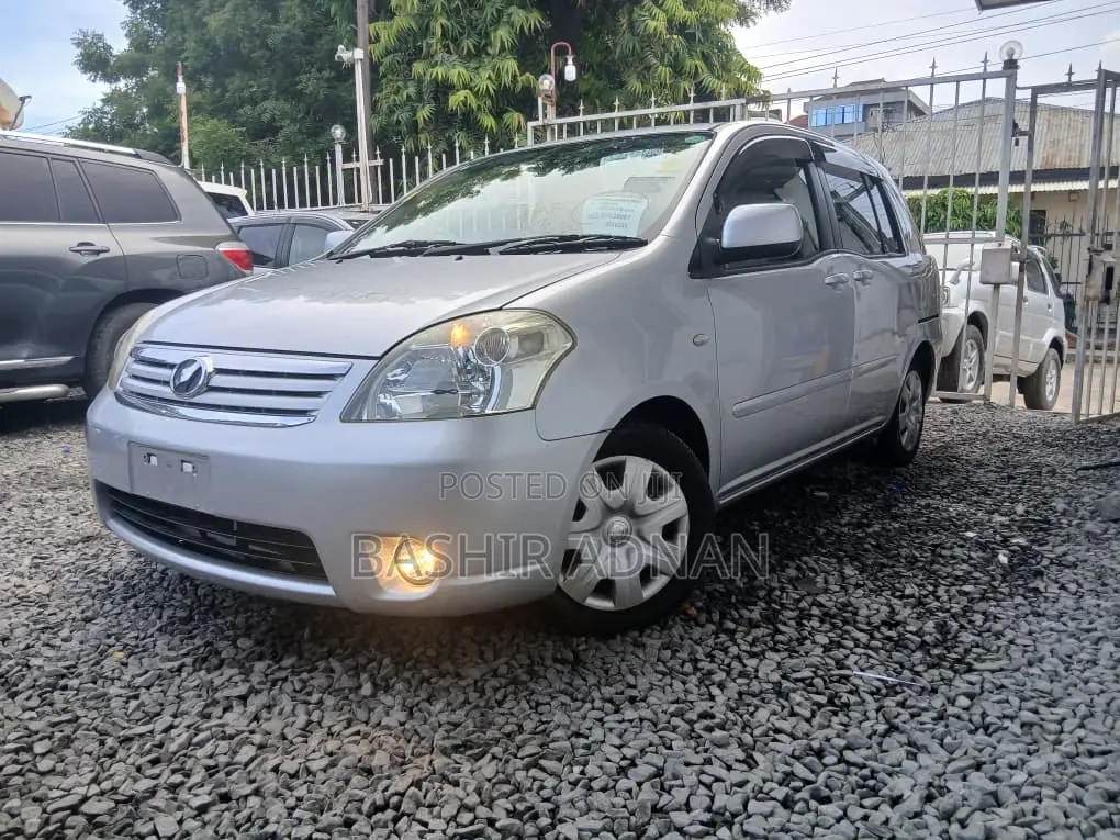Toyota Raum 2008 Silver