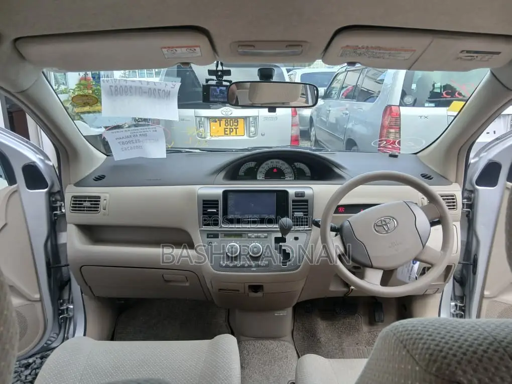 Toyota Raum 2008 Silver
